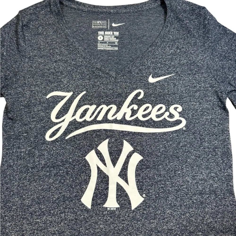Nike Yankees Blue T-Shirt Women’s Small MLB New York Baseball Tee - Picture 2 of 5